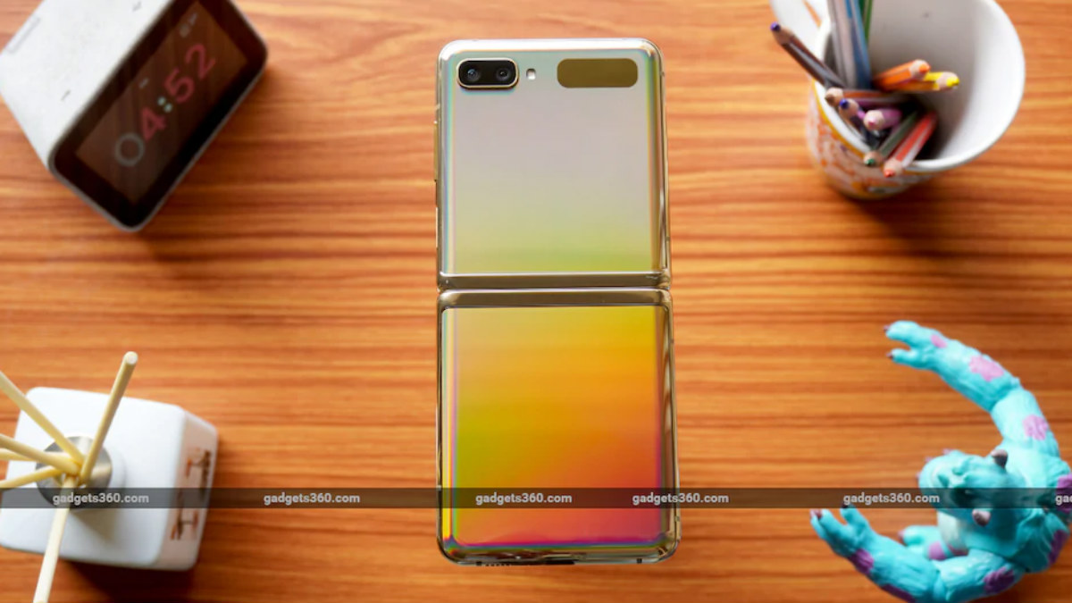 Samsung Galaxy Z Flip Receiving Android 11-Based One UI 3.0 Update: Report