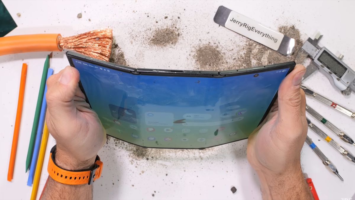 Samsung’s Galaxy Z TriFold Display Breaks in Bend Test, Raising Durability Concerns