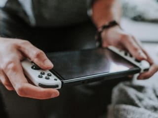 OnePlus Could Be Working on Android Handheld Console With Focus on FPS Touch Controls