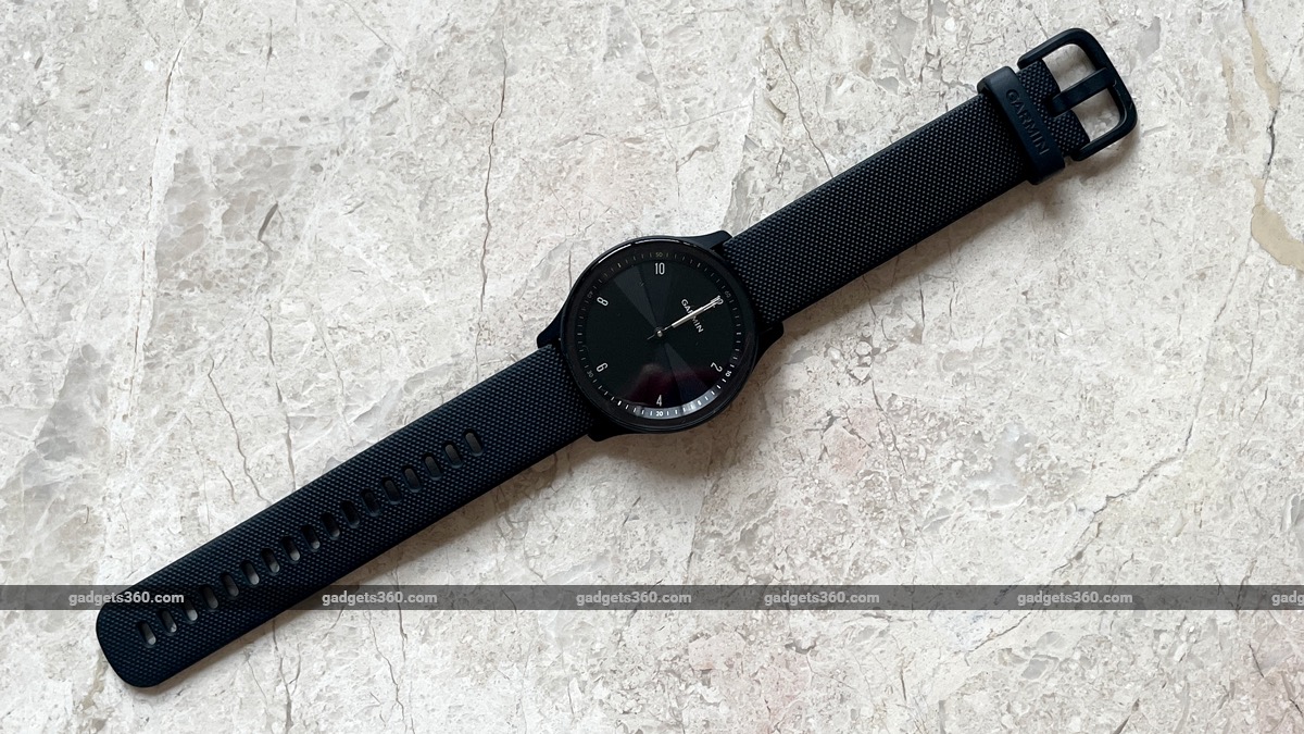 Garmin Vivomove Sport Review: Bridging the Gap