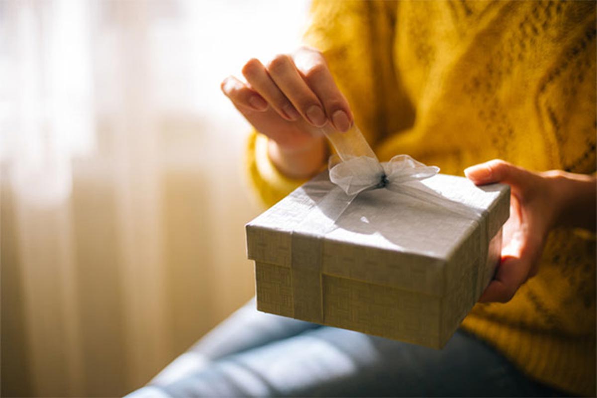Gifts to Get Your Girlfriend This Friendship Day