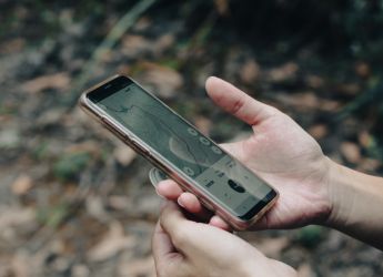 Smartphone Hacks: फोन खो जाए तो कैसे मिलेगा? अभी ऑन कर लें यह जरूरी सेटिंग