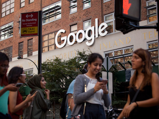 Google, Verily Life Sciences Use AI to Scan Eyes for Heart Risk