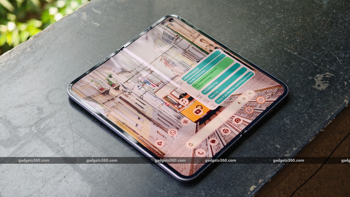 iPhone Fold Dummy Unit Leak Offers Another Look at Apple's Wide Foldable Along With iPhone 18 Pro Models