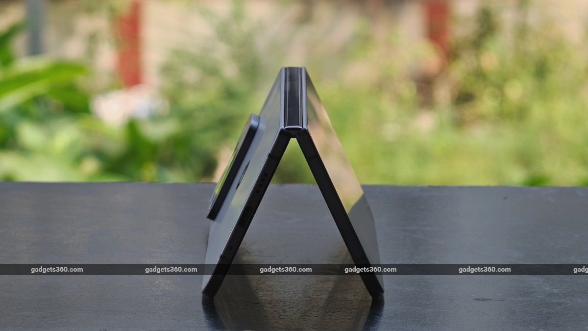 google pixel 10 pro fold hinge gadgets 360 GooglePixel10ProFold  Google