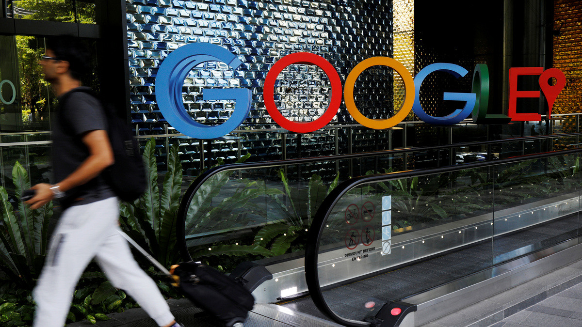 Google Said to Mull Licensing Deals With News Media