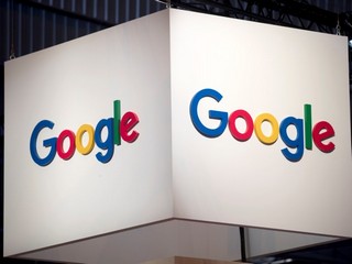 Alphabet CEO Expects to Keep Hiring Engineers as AI Advances