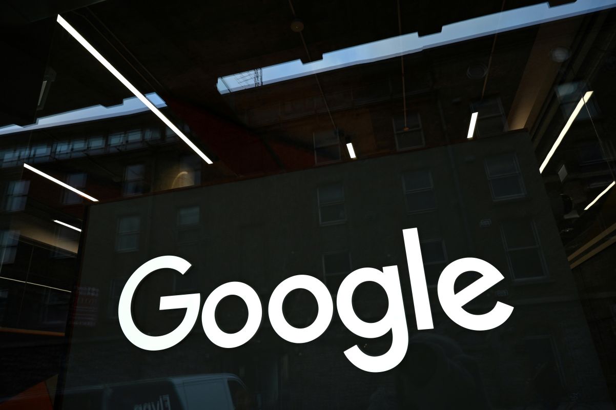 Google, Facebook Fined in Russia for Failing to Delete Banned Content