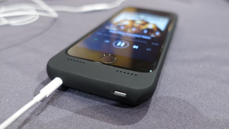 Griffin Reserve Case Adds a 3000mAh Battery and 3.5mm Headphone Jack to Your iPhone 7 Griffin Reserve Case Adds a 3000mAh Battery and 3.5mm Headphone Jack to Your iPhone 7