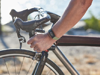 Wearable Activity Trackers Motivate People to Exercise More, Lose Weight, Study Says