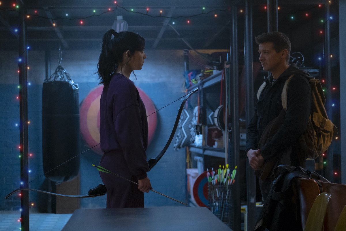 Hawkeye Trailer: Jeremy Renner, Hailee Steinfeld Deliver Marvel&rsquo;s First Christmas Series
