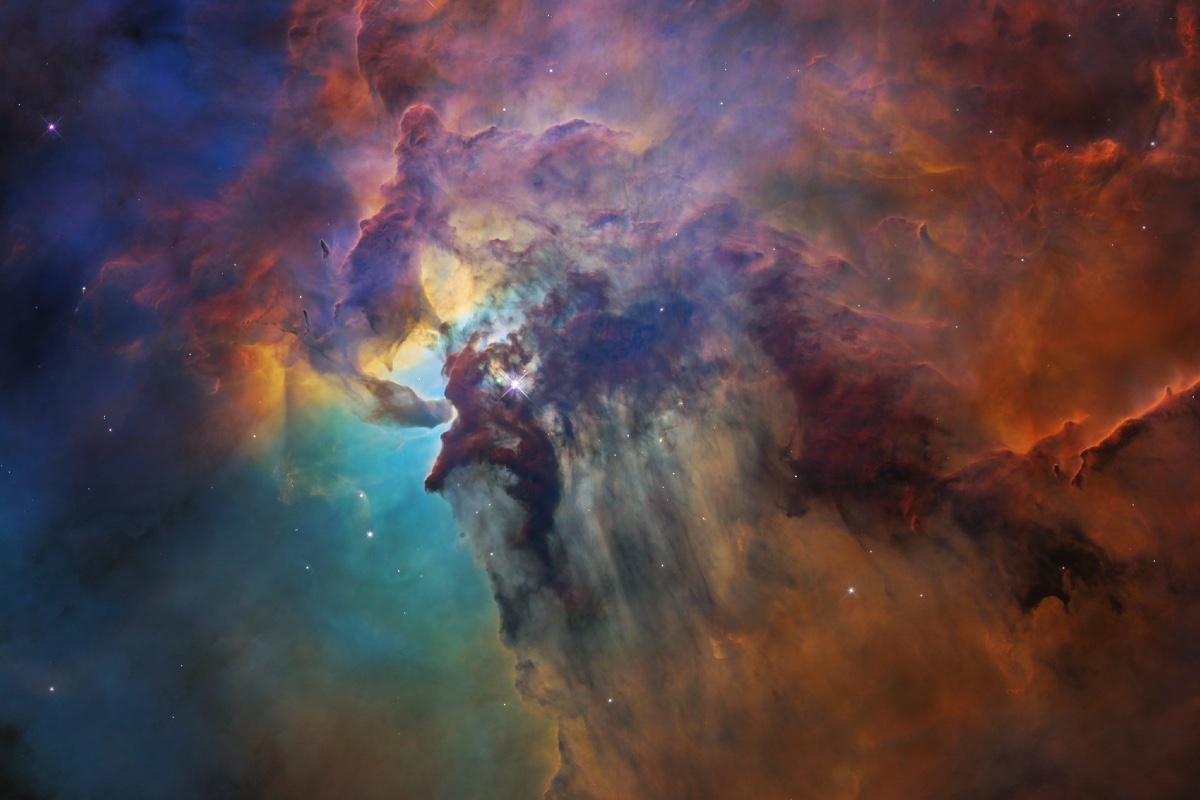 NASA's Hubble Captures Image of Giant Star, 32 Times the Size of the Sun, at the Centre of Lagoon Nebula