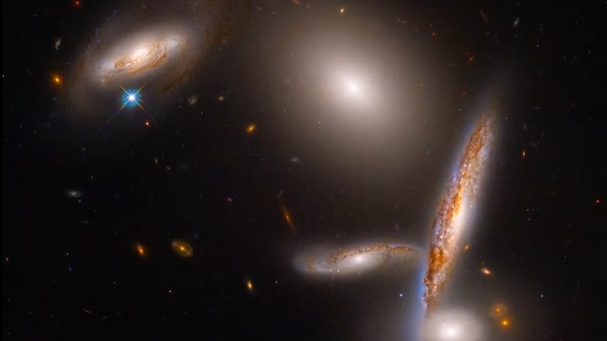 NASA Marks 32nd Anniversary of Hubble Telescope With Stunning View of Closely Knit Group of Galaxies