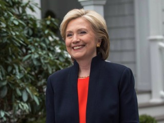 Hillary Clinton Backs Stringent Crypto Measures for Russian Accounts Amid Ukraine Crisis