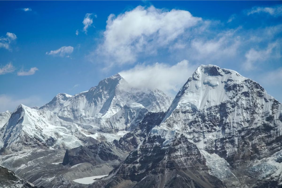 Scientists Discover Hidden Mantle Layer Beneath the Himalayas Challenging Century-Old Theory