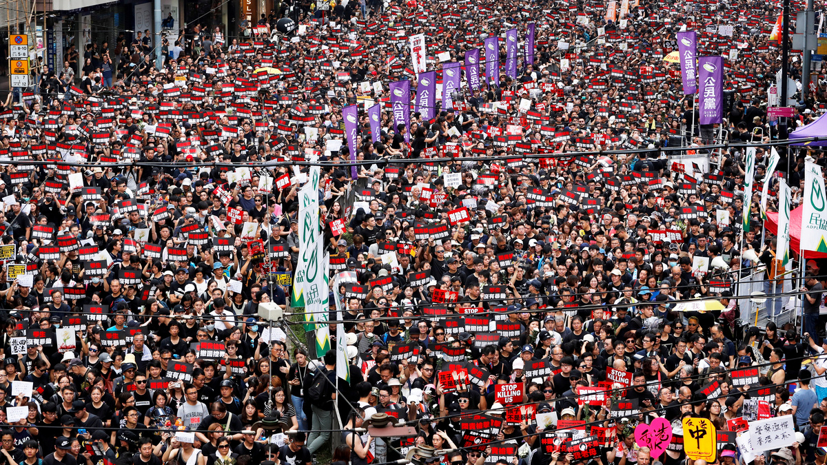 Masks, Cash and Apps: How Hong Kong’s Protesters Find Ways to Outwit the Surveillance State