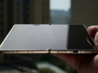 Honor Magic V6 With Nearly Creaseless Inner Display Teased By Product Manager Ahead of MWC