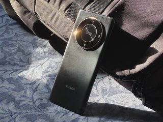 Honor X9b Review: A Stylish Battery-Focussed Mid-Ranger