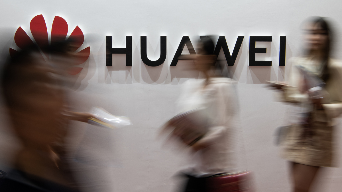 Huawei Lambasted by China's Online Users for Taiwan Listing