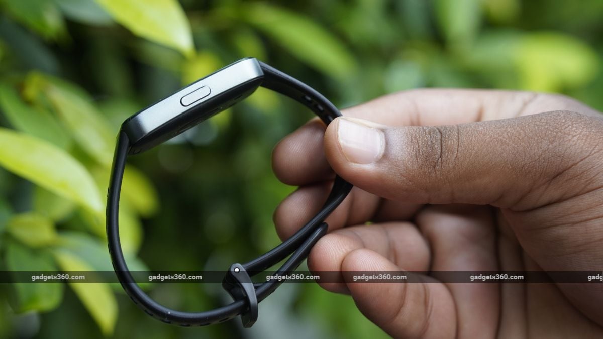 huawei band 10 review ndtv button Huawei Band 10