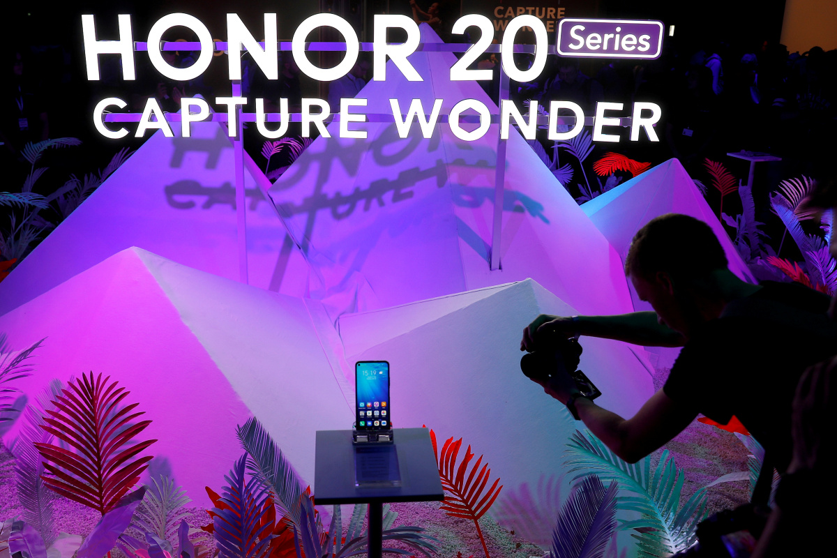 Huawei Sells Honor Smartphone Brand in Face of US Sanctions