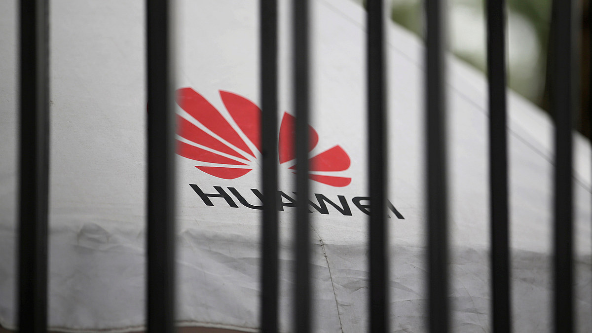 White House Seeks Delay on Huawei Ban for Contractors