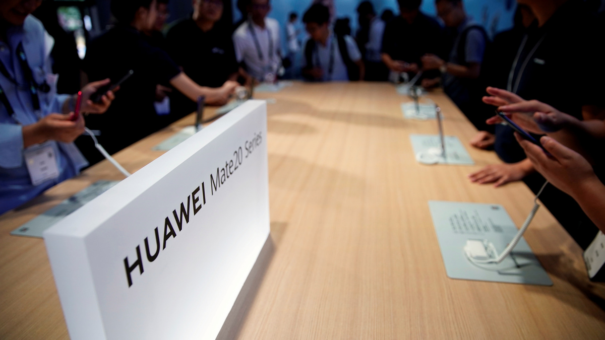 Huawei Should Be Treated as Blacklisted, US Government Staff Told