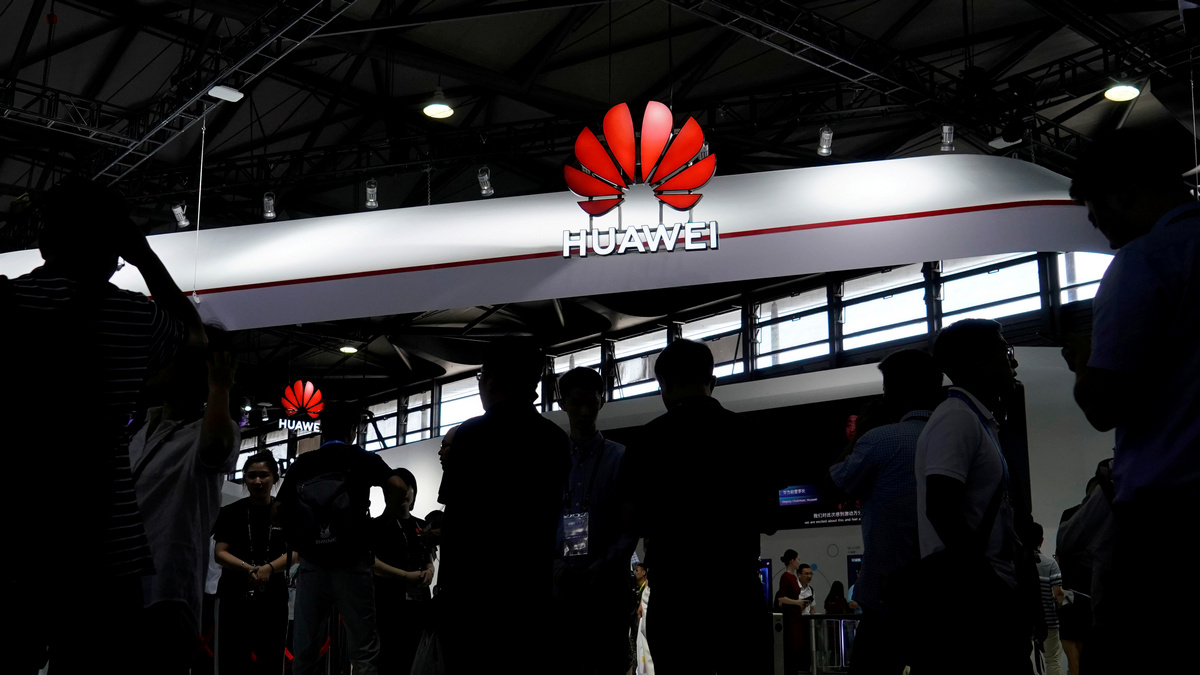Huawei Says US Curbs to Cut Smartphone Unit's Revenue by Over $10 Billion