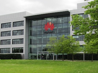 Huawei May Launch a Foldable Smartphone Next Year