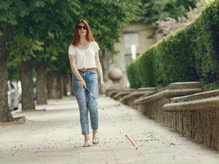 Human Echolocators Can Identify Targets Better From Off-Axis Than From Straight Ahead