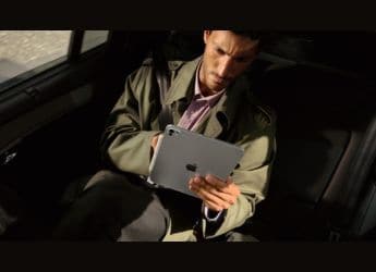 புதுசா வந்த iPad Pro M5: 13-Inch OLED Display! விலை எவ்வளவு தெரியுமா? ஷாக்கிங் தகவல்!