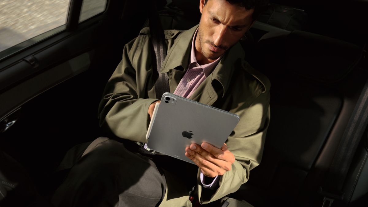 புதுசா வந்த iPad Pro M5: 13-Inch OLED Display! விலை எவ்வளவு தெரியுமா? ஷாக்கிங் தகவல்!