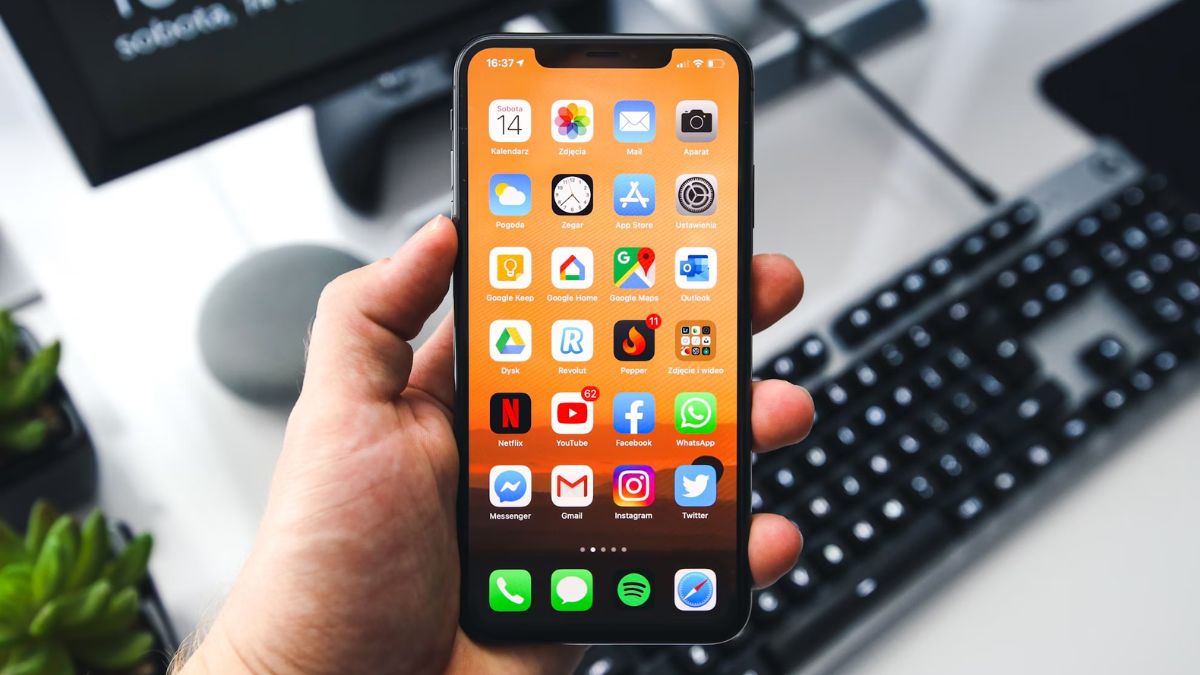 iOS 18&rsquo;s Control Centre Revamp Brings a Quicker Way to Shut Down Your iPhone