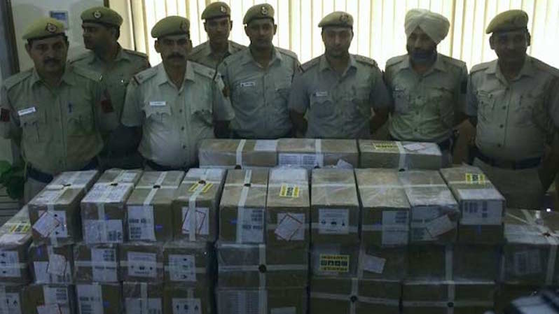 iPhone Theft: Two Arrested for Robbing 1,000 Units Worth Rs. 2.25 Crores in Delhi