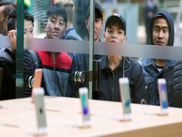iPhone 7 Being Snapped Up in Asia, but Crowds Smaller Despite Sell-Out iPhone 7 Being Snapped Up in Asia, but Crowds Smaller Despite Sell-Out