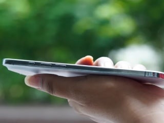 iPhone 16e Demand Weak as iPhone Air Production Reportedly Halted