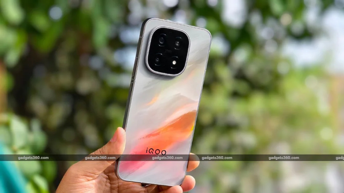 6,000 টাকার বিশাল ডিসকাউন্টের সাথে শুরু হল iQOO 15 Apex Edition ফোনের সেল