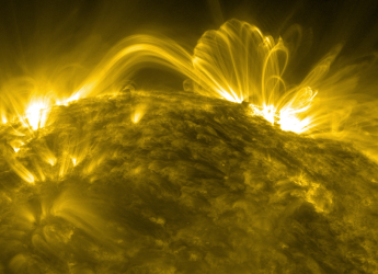 Study Finds Coronal Loop Flickers Could Predict Solar Flares Hours in Advance