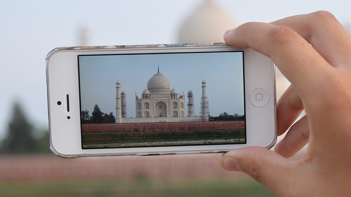 Mobile Phone Sales to Be Hit, Say Industry Experts, as GST Hike Makes Them More Costly