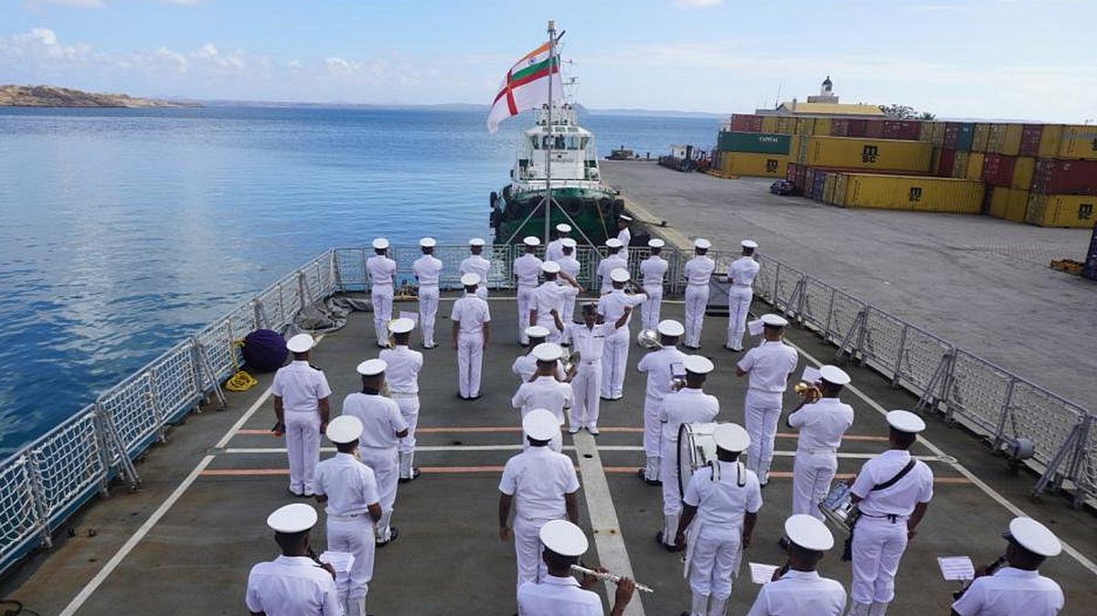 Indian Navy Bans Smartphones, Social Media on Bases, Ships