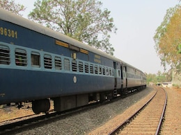 Western Railway Launches Mobile App Yatra to Provide Live Status of Trains Western Railway Launches Mobile App Yatra to Provide Live Status of Trains