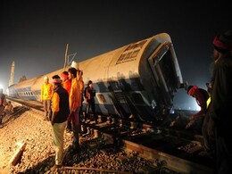 Indore-Patna Express Derailment: WhatsApp Being Used by Doctors to Find Kin of Survivors Indore-Patna Express Derailment: WhatsApp Being Used by Doctors to Find Kin of Survivors