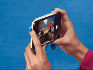 Moto Z Series Gets Polaroid&#039;s Insta-Share Printer Mod