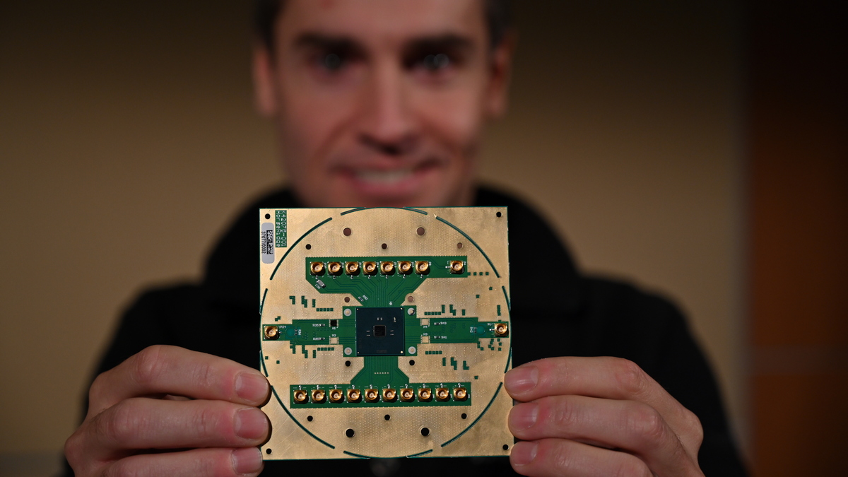 Intel Creates Chip to Control Quantum Computers