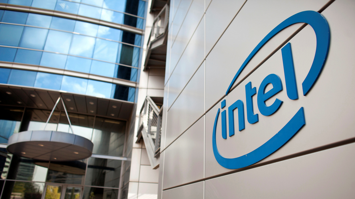 Intel Cuts Forecast as China Data Centre Sales Remain Weak