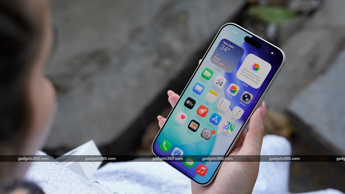 iphone 17 pro max review home ui iPhone-17-pro-max