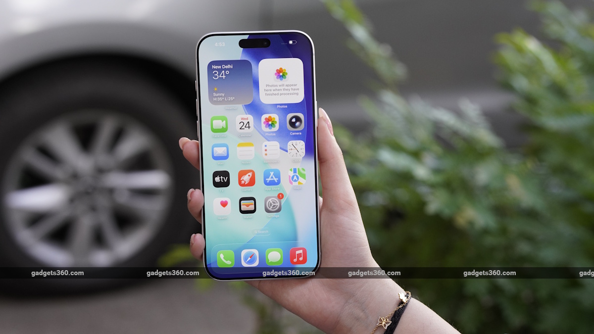 Apple’s iOS 26.2.1 Update Said to be Causing App Crashes, System Reboot and Connectivity Issues on iPhone