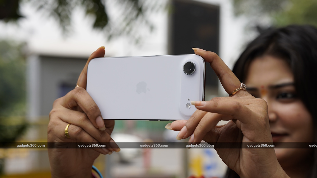 Apple ने कमजोर डिमांड की वजह से घटाई iPhone Air की मैन्युफैक्चरिंग!