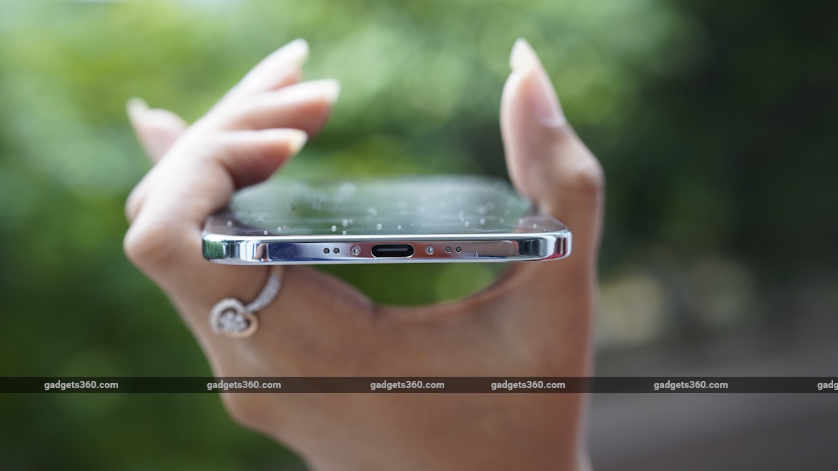 iPhone Air 2 to Launch With Two Rear Cameras, Lower Price Tag; Expected to Go on Sale in 2027: Report