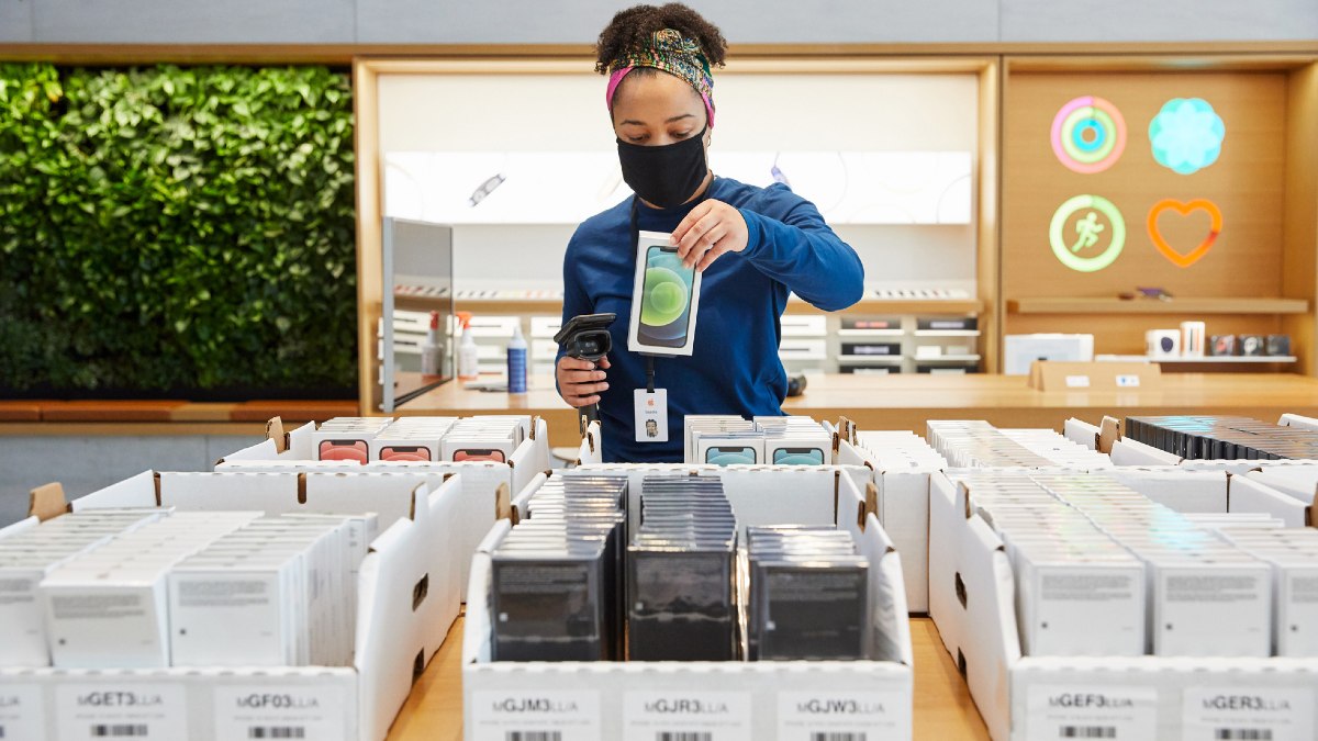 Apple Fan? Here's the Cost of Owning Every Consumer Product and Service It Sells